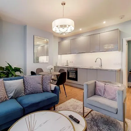 Luxury Art Deco, 2 Bedroom Flat